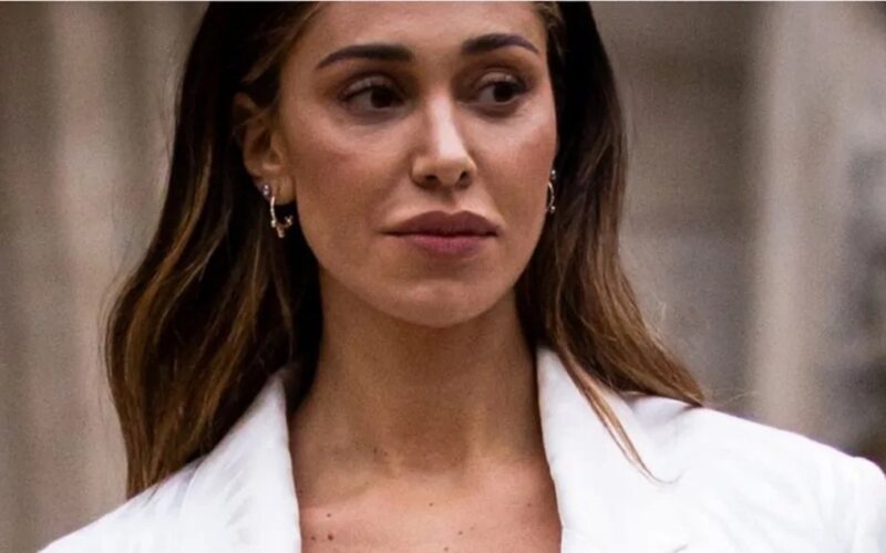 Belen Rodriguez indossa abito bianco