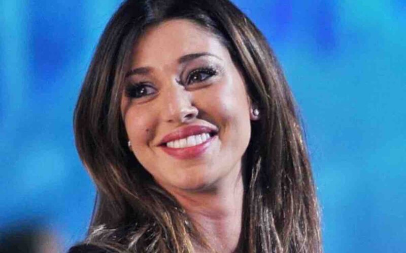 Belen Rodriguez sorridente