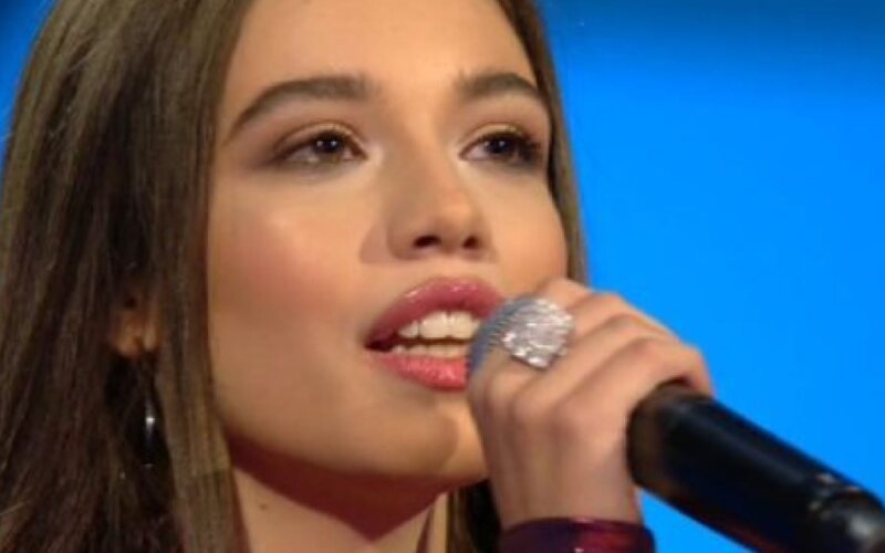 Gaia di Fusco canta ad Amici